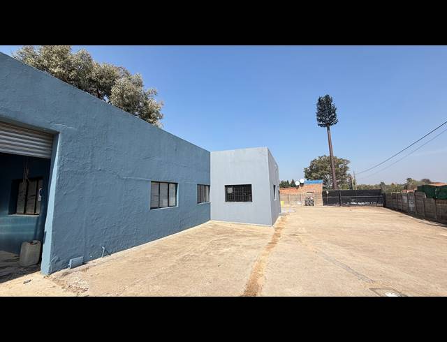 588M² INDUSTRIAL YARD FOR SALE IN PETIT